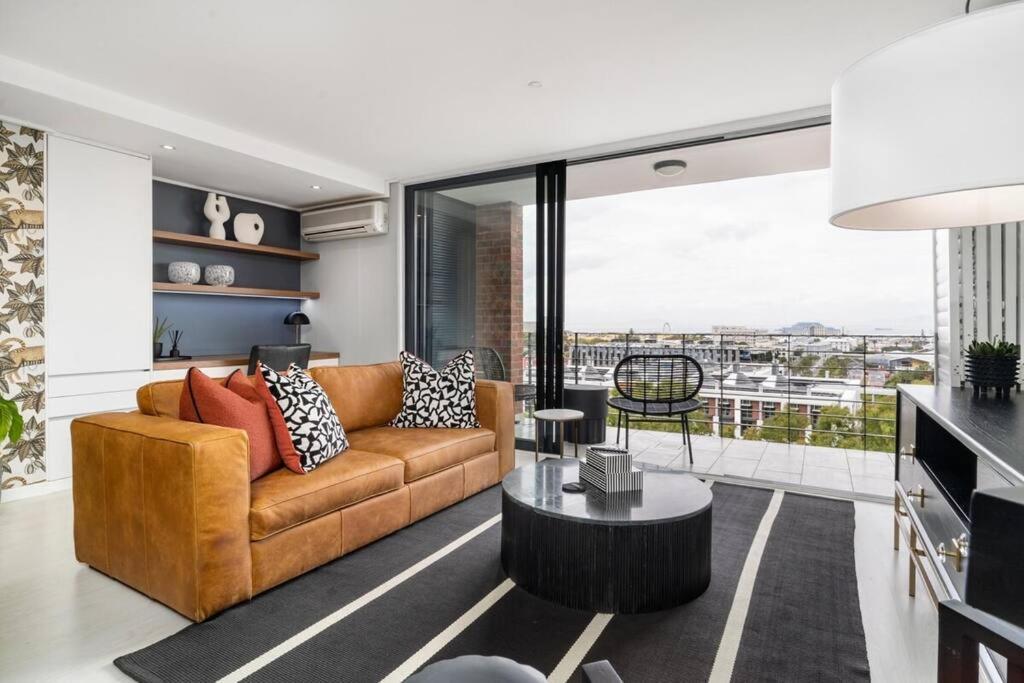 Styled Top Floor Apartment, With Back-Up Power Le Cap Extérieur photo