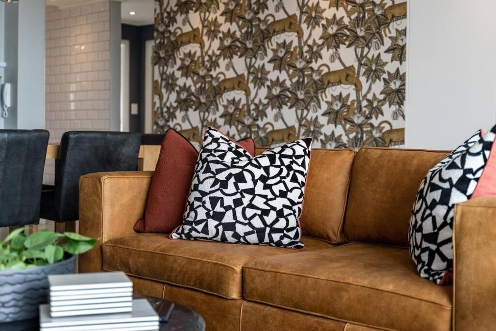 Styled Top Floor Apartment, With Back-Up Power Le Cap Extérieur photo