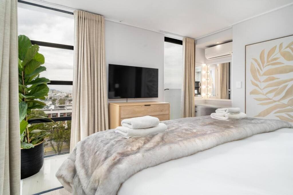 Styled Top Floor Apartment, With Back-Up Power Le Cap Extérieur photo