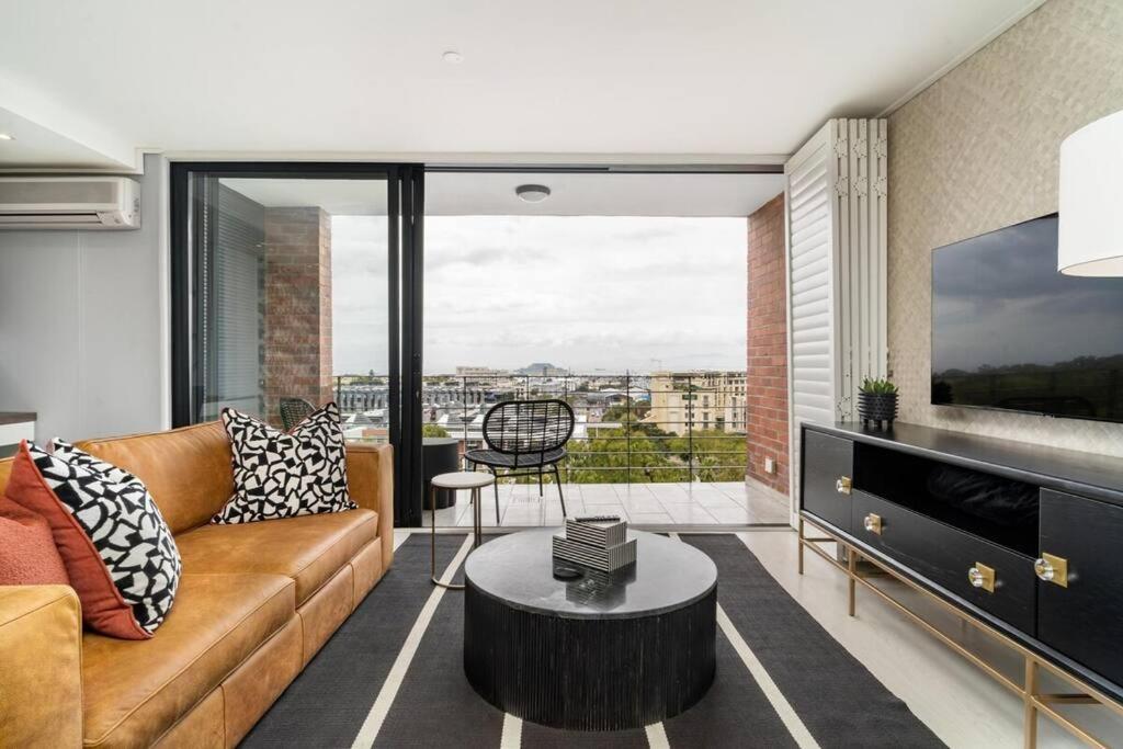 Styled Top Floor Apartment, With Back-Up Power Le Cap Extérieur photo