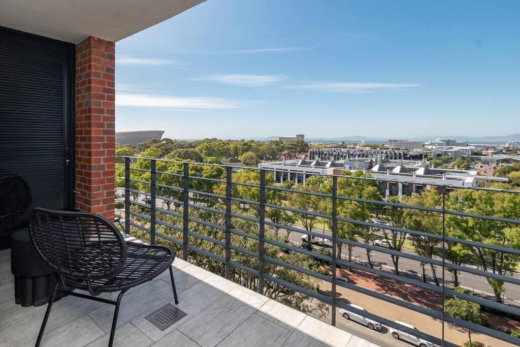Styled Top Floor Apartment, With Back-Up Power Le Cap Extérieur photo